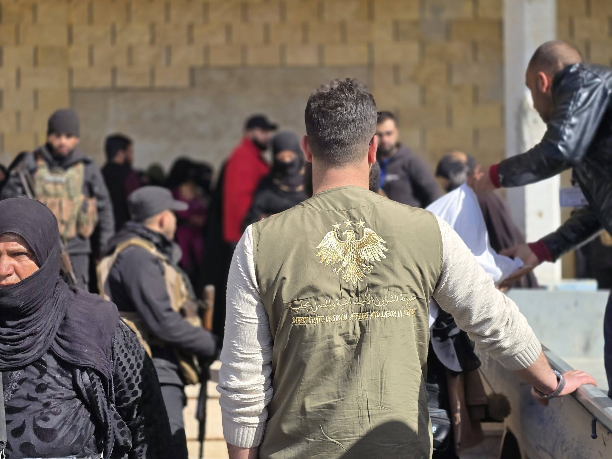 حملة توزيع مواد إغاثية للأسر الأكثر احتياجاً